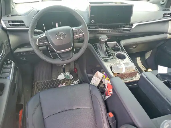 5TDERKEC2SS265884 2025 TOYOTA SIENNA - Image 8