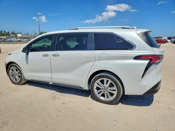 5TDERKEC3NS088380 2022 TOYOTA SIENNA - Image 2