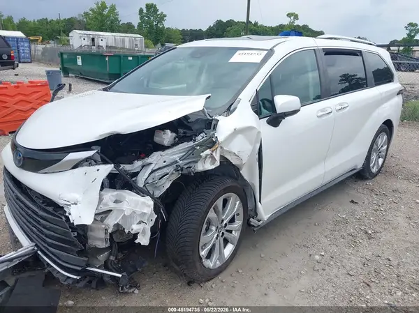 5TDERKEC3PS154204 2023 TOYOTA SIENNA - Image 2