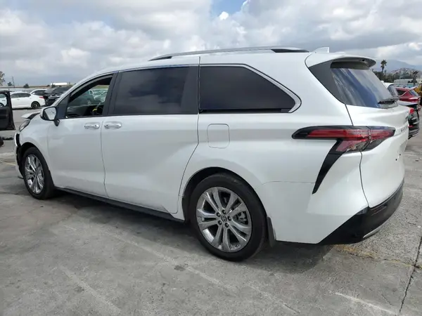5TDERKEC3PS165378 2023 TOYOTA SIENNA - Image 2