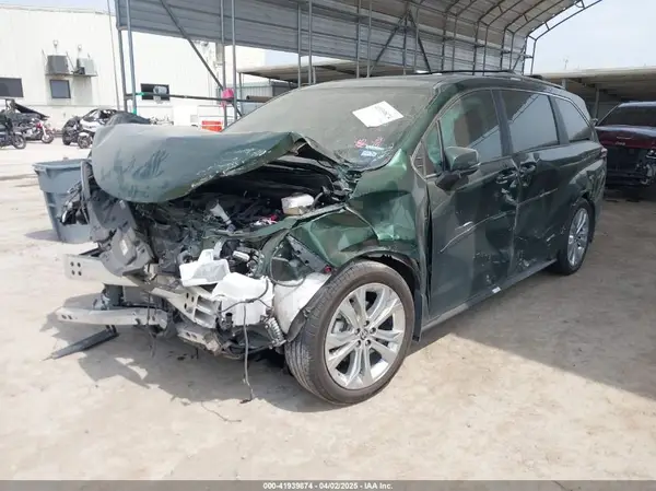 5TDERKEC3PS179779 2023 TOYOTA SIENNA - Image 2