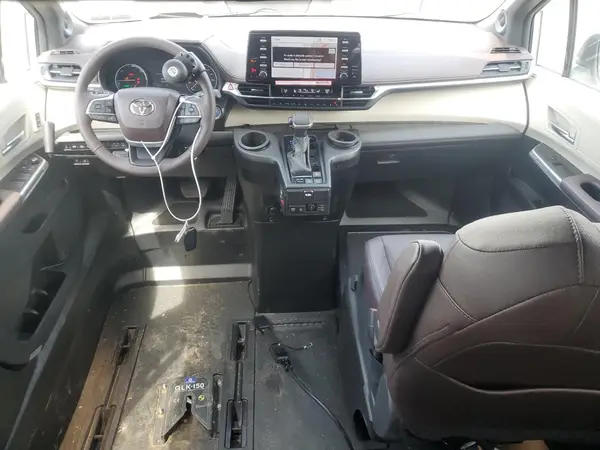 5TDERKEC3RS196035 2024 TOYOTA SIENNA - Image 8