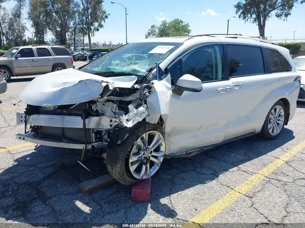5TDERKEC3RS209317 2024 TOYOTA SIENNA - Image 2