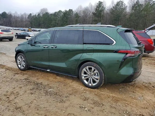 5TDERKEC3RS224478 2024 TOYOTA SIENNA - Image 2