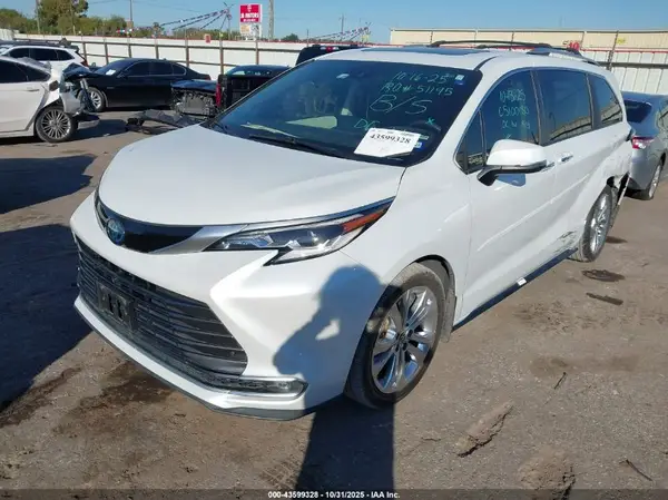 5TDERKEC4NS095130 2022 TOYOTA SIENNA - Image 2