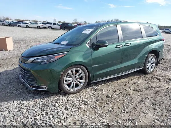 5TDERKEC4RS184265 2024 TOYOTA SIENNA - Image 2