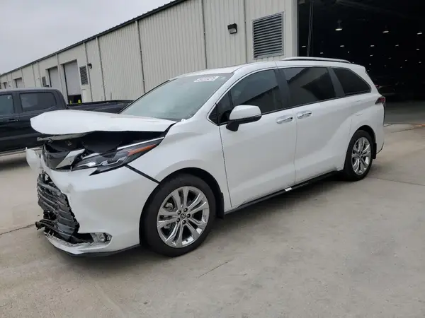 5TDERKEC4RS185447 2024 TOYOTA SIENNA - Image 1