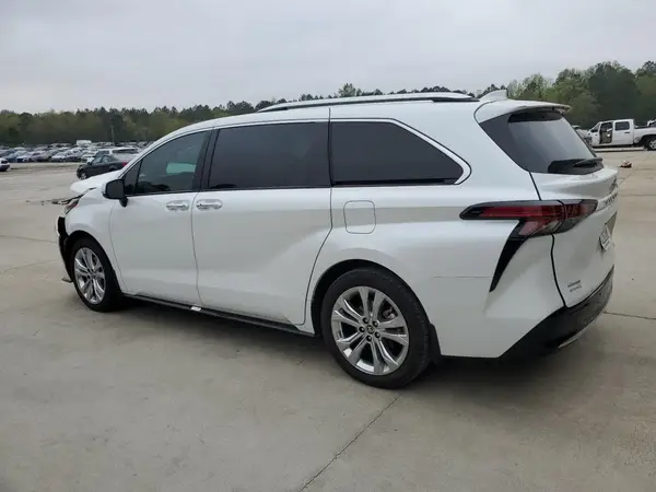 5TDERKEC4RS185447 2024 TOYOTA SIENNA - Image 2