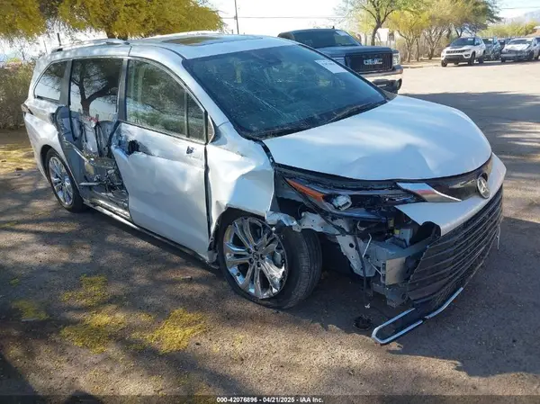 5TDERKEC4RS222805 2024 TOYOTA SIENNA - Image 1