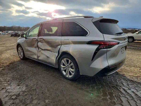 5TDERKEC5MS053774 2021 TOYOTA SIENNA - Image 2