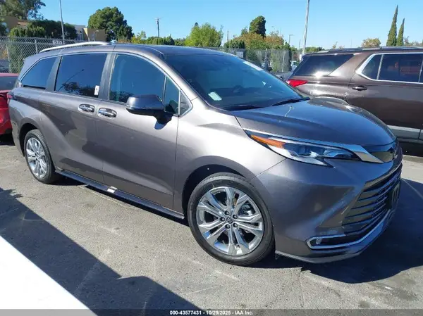 5TDERKEC5PS178147 2023 TOYOTA SIENNA - Image 1