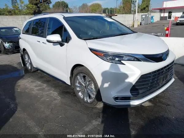 5TDERKEC5RS192780 2024 TOYOTA SIENNA - Image 1