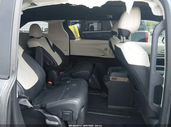 5TDERKEC5SS239313 2025 TOYOTA SIENNA - Image 8