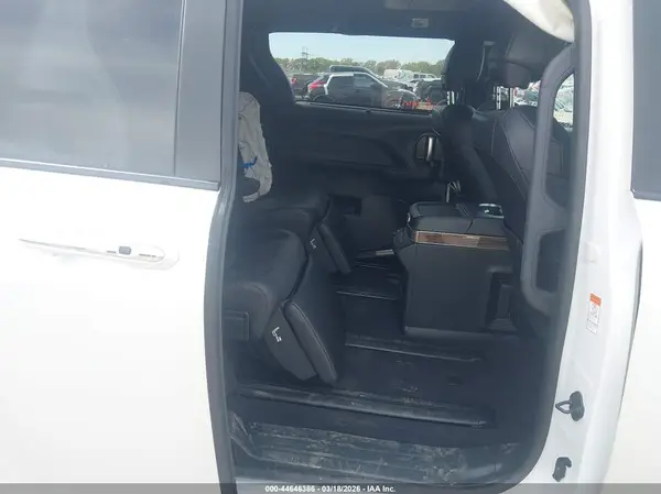 5TDERKEC6SS260770 2025 TOYOTA SIENNA - Image 8