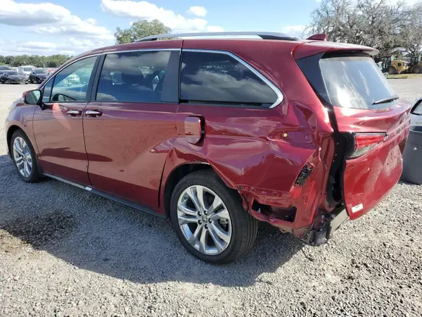 5TDERKEC7RS223513 2024 TOYOTA SIENNA - Image 2