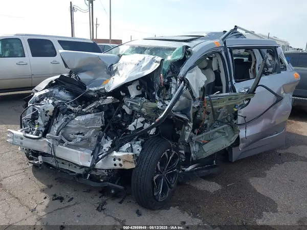 5TDERKEC7SS246229 2025 TOYOTA SIENNA - Image 2