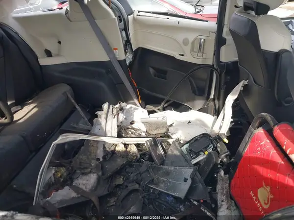 5TDERKEC7SS246229 2025 TOYOTA SIENNA - Image 8