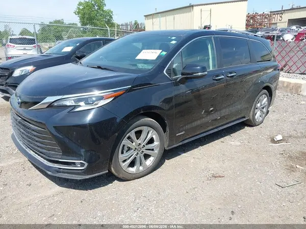 5TDERKEC8MS003788 2021 TOYOTA SIENNA - Image 2