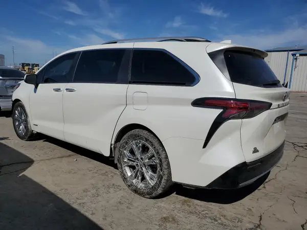 5TDERKEC8MS007565 2021 TOYOTA SIENNA - Image 2