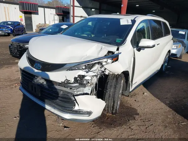 5TDERKEC8MS008585 2021 TOYOTA SIENNA - Image 2