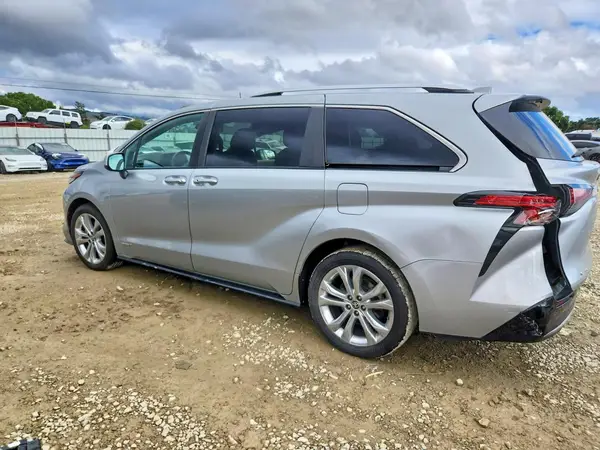 5TDERKEC8MS027038 2021 TOYOTA SIENNA - Image 2