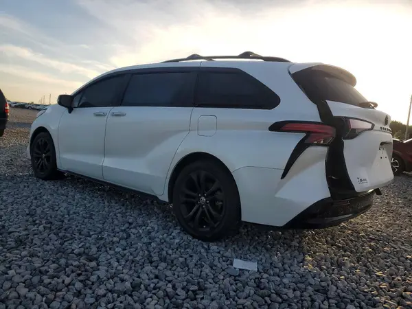5TDERKEC8NS089329 2022 TOYOTA SIENNA - Image 2