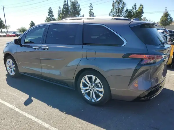 5TDERKEC8NS123611 2022 TOYOTA SIENNA - Image 2