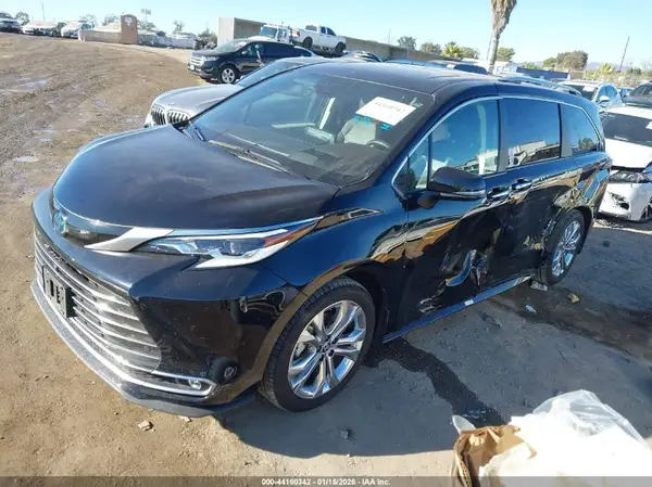 5TDERKEC8PS170771 2023 TOYOTA SIENNA - Image 2