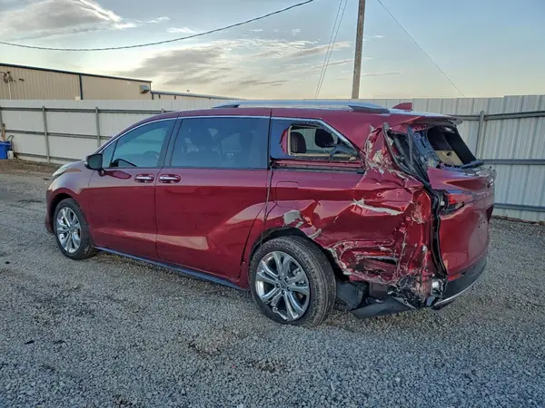 5TDERKEC8RS217168 2024 TOYOTA SIENNA - Image 2