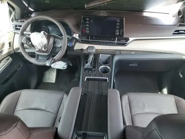 5TDERKEC8RS224914 2024 TOYOTA SIENNA - Image 8