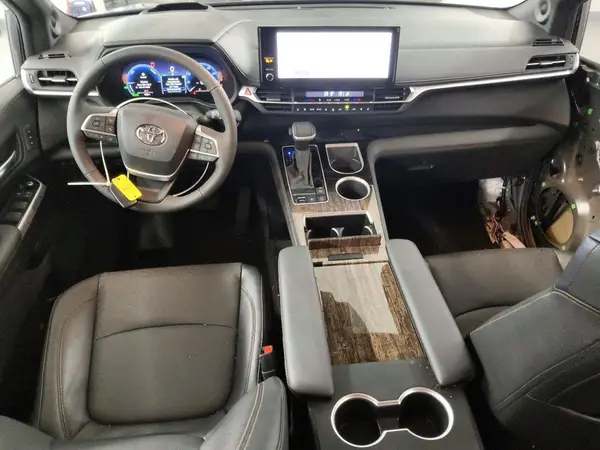 5TDERKEC8SS280731 2025 TOYOTA SIENNA - Image 8