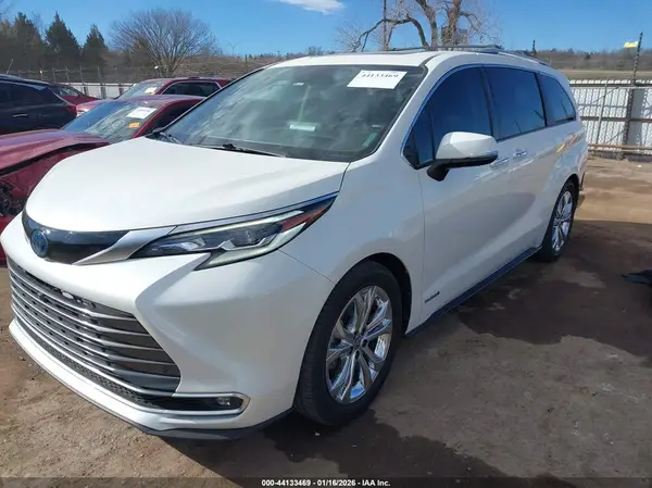 5TDERKEC9MS015772 2021 TOYOTA SIENNA - Image 2