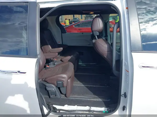 5TDERKEC9MS015772 2021 TOYOTA SIENNA - Image 8