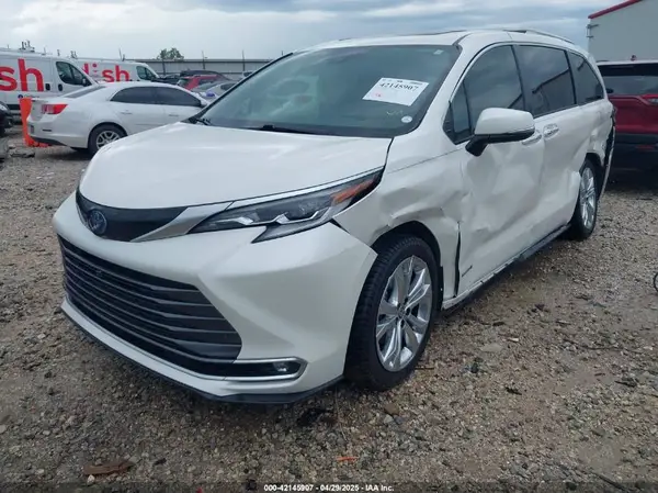 5TDERKEC9MS022771 2021 TOYOTA SIENNA - Image 2