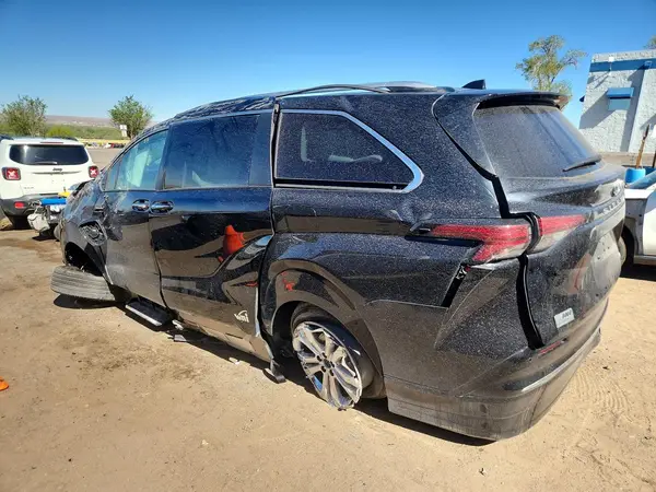 5TDERKEC9NS100063 2022 TOYOTA SIENNA - Image 2