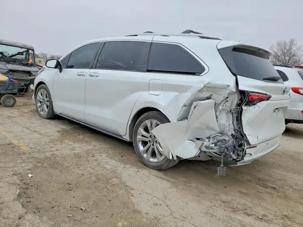 5TDERKEC9NS109605 2022 TOYOTA SIENNA - Image 2