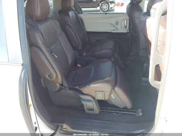 5TDERKEC9RS182706 2024 TOYOTA SIENNA - Image 8
