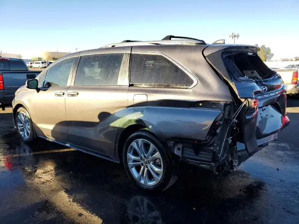 5TDERKEC9RS187131 2024 TOYOTA SIENNA - Image 2