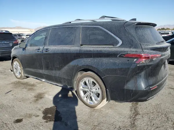 5TDERKEC9RS217809 2024 TOYOTA SIENNA - Image 2