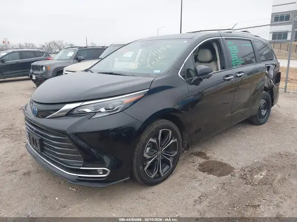 5TDERKEC9SS257782 2025 TOYOTA SIENNA - Image 2