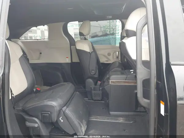 5TDERKEC9SS257782 2025 TOYOTA SIENNA - Image 8