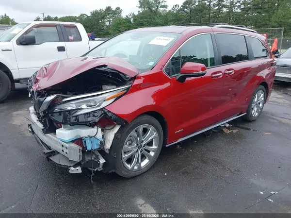 5TDERKECXMS016865 2021 TOYOTA SIENNA - Image 2