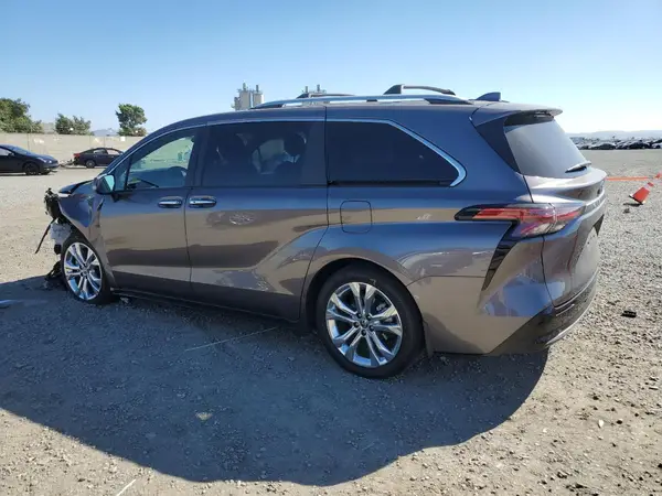 5TDERKECXNS088487 2022 TOYOTA SIENNA - Image 2