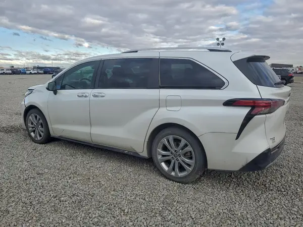 5TDERKECXNS098548 2022 TOYOTA SIENNA - Image 2