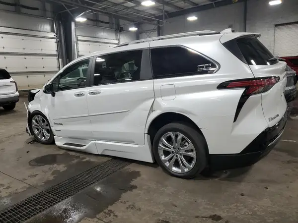 5TDERKECXNS122136 2022 TOYOTA SIENNA - Image 2
