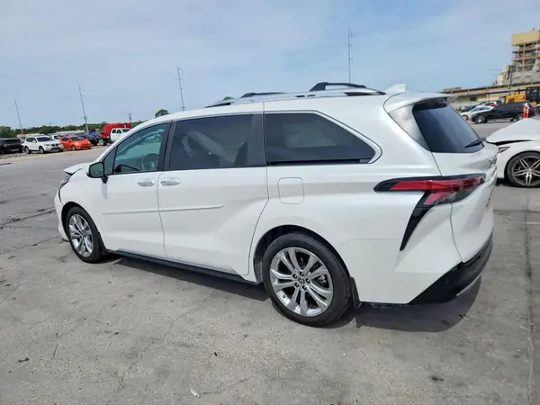 5TDERKECXRS184447 2024 TOYOTA SIENNA - Image 2