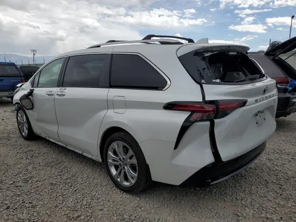5TDERKECXRS203918 2024 TOYOTA SIENNA - Image 2