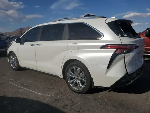 5TDERKECXRS215390 2024 TOYOTA SIENNA - Image 2