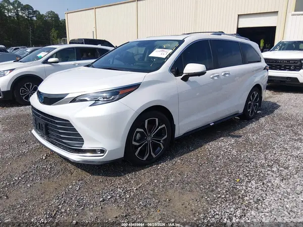 5TDERKECXSS254101 2025 TOYOTA SIENNA - Image 2