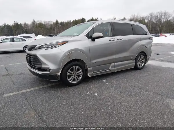 5TDESKFC0MS031118 2021 TOYOTA SIENNA - Image 2